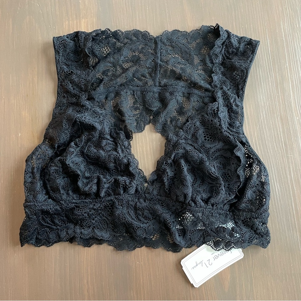 Forever 21 Black Lace Wireless Sheer Floral Stretch Bralette Size Medium NWT